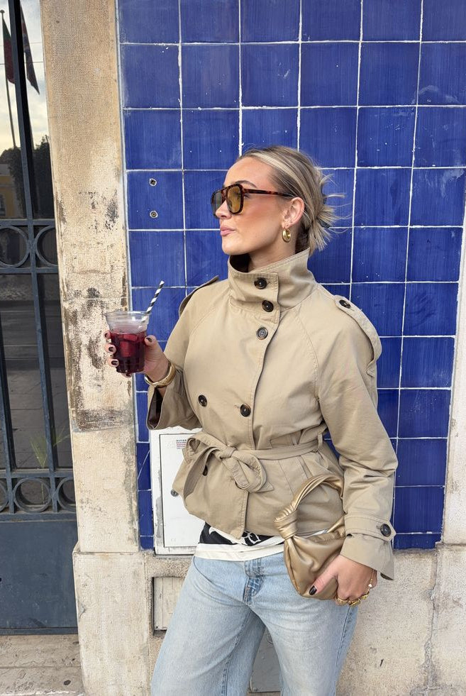 Mara cropped trench coat in beige | SOKYND