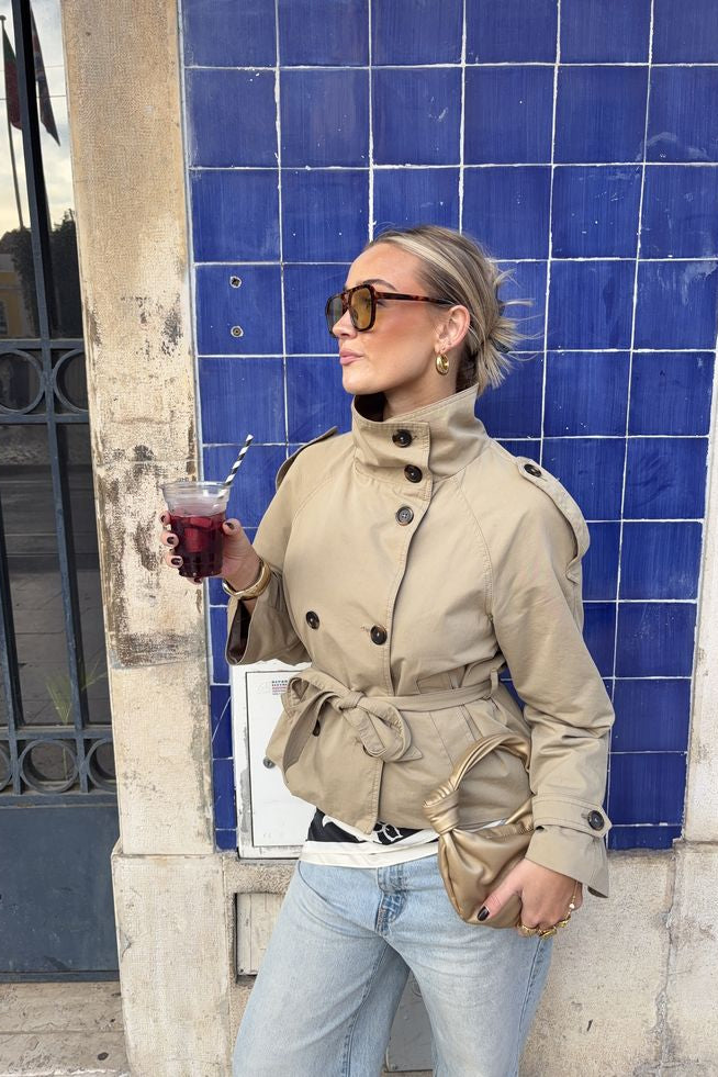 Mara cropped trench coat in beige | SOKYND