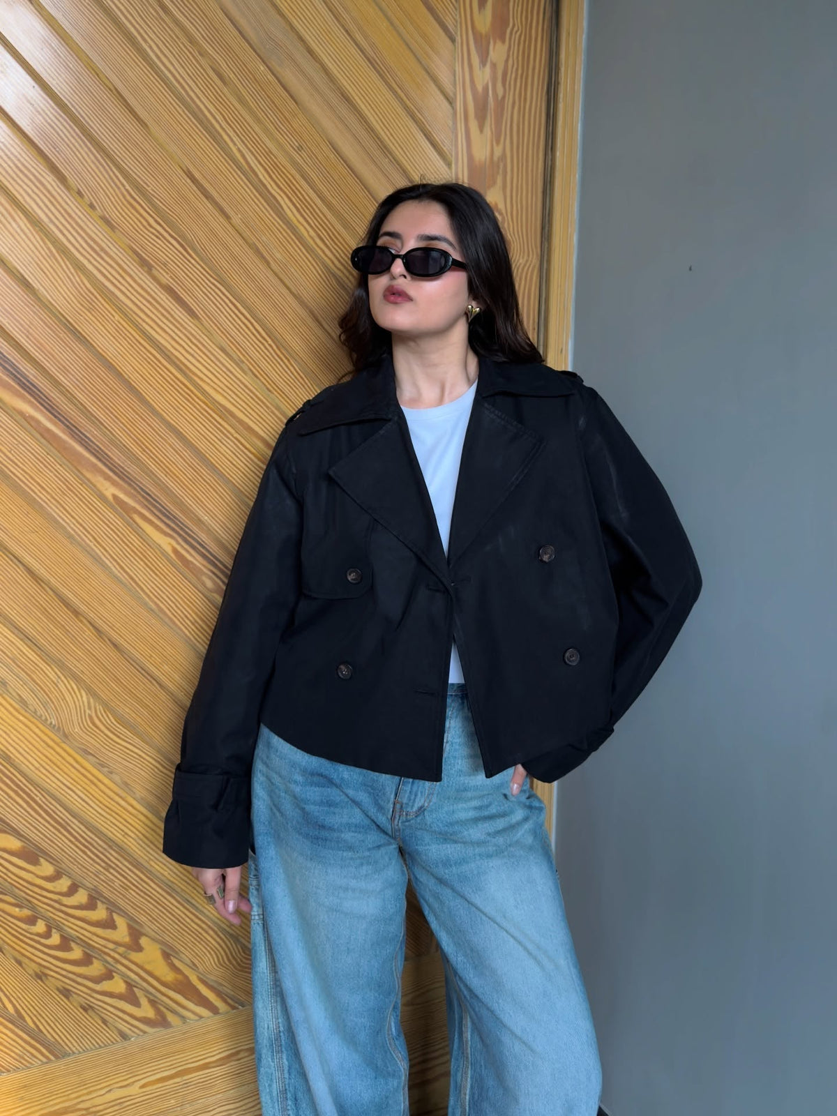 SOKYND Thelma Cropped Trench Coat in Black