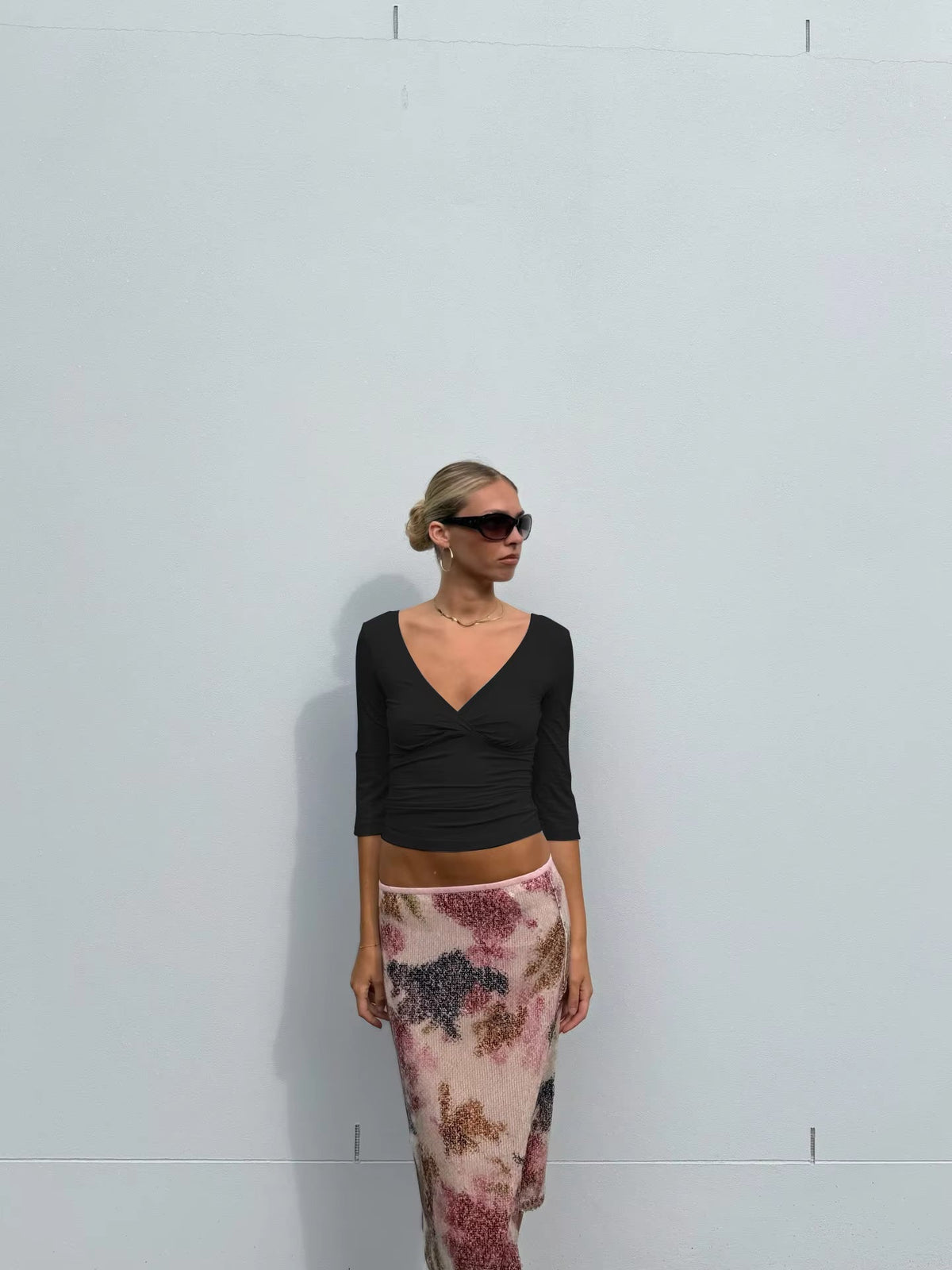 SOKYND Miranda Deep V Midi Sleeve Tee TopsBlackS